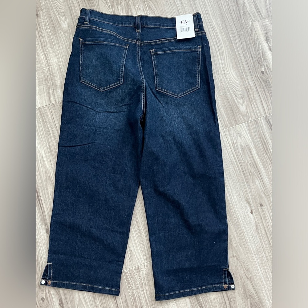Women’s Gloria Vanderbilt Amanda Capri Blue Jeans Size 8